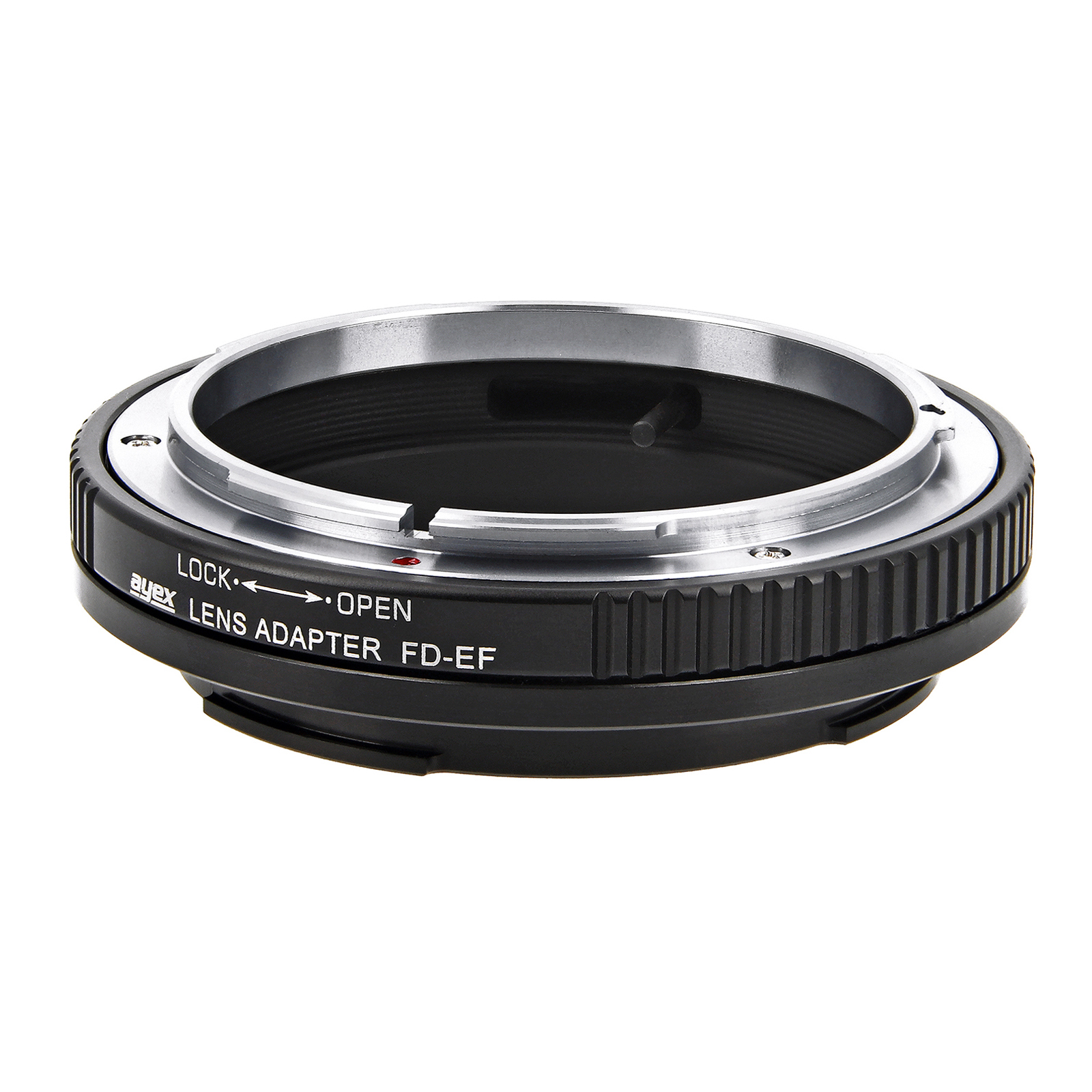 Ein schwarzer Objektivadapter mit silbernen Metallteilen. Beschriftung: 'LOCK', 'OPEN', 'ayex LENS ADAPTER FD-EF'.