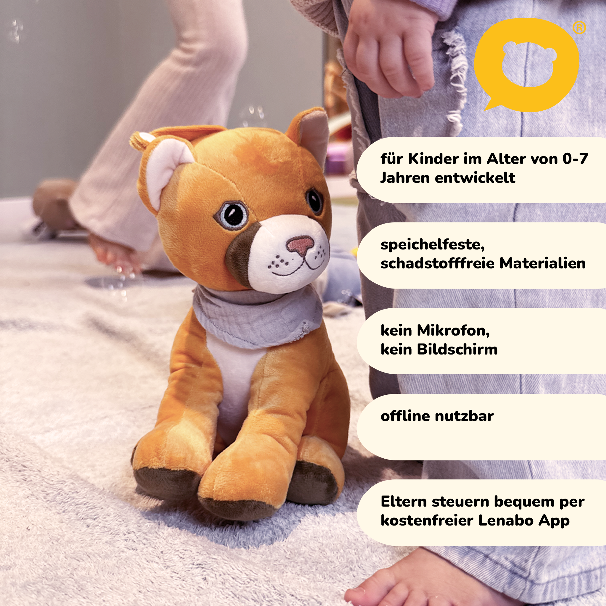 Ein orangefarbener Kuschel-Tiger sitzt auf einem weichen Teppich.