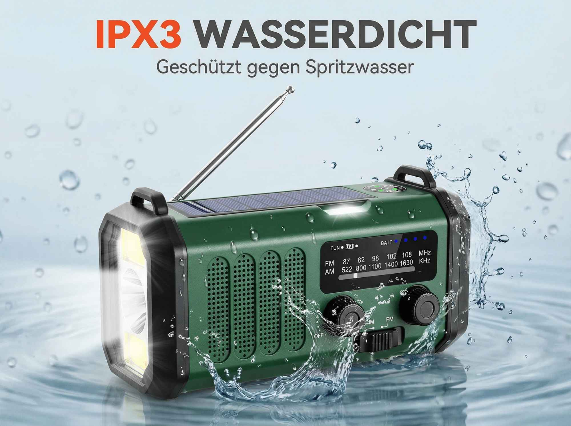 Grünes, spritzwassergeschütztes Radio mit Solarpanel, Taschenlampe und Antenne.