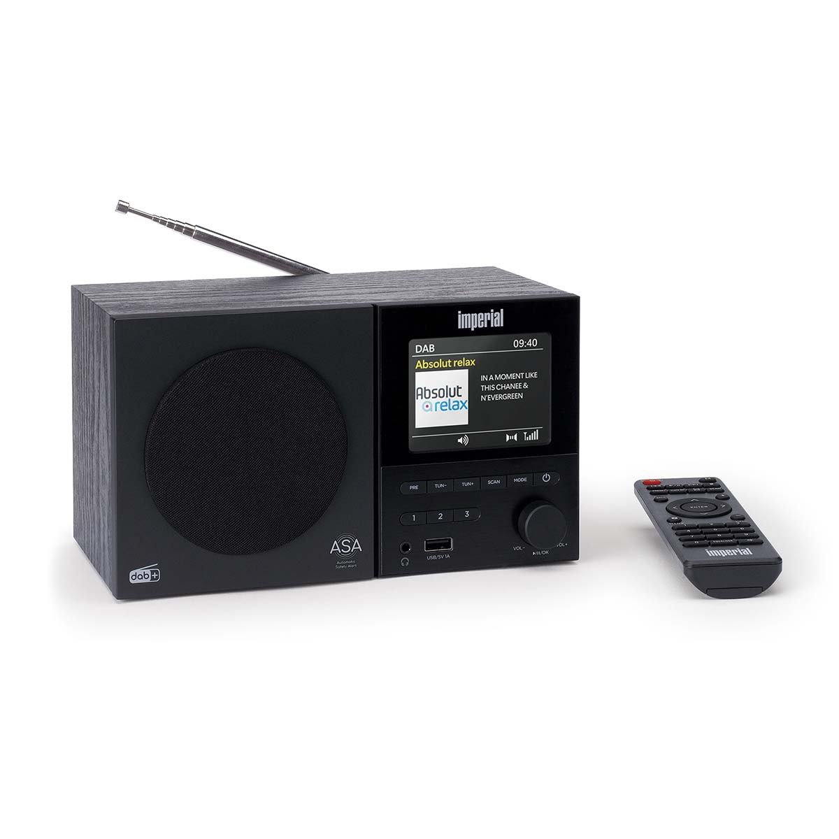 Ein schwarzer DAB-Radio mit Fernbedienung. Antenne ausgefahren.