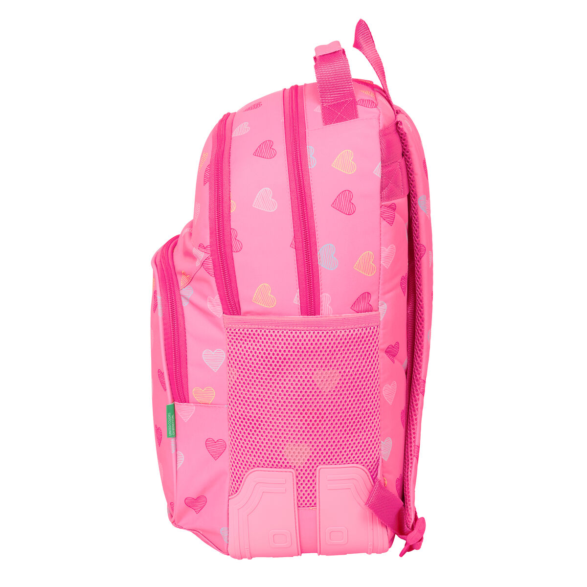 Uno zaino rosa con motivo a cuori, con una tasca laterale in rete e cerniere visibili, è mostrato su sfondo bianco.