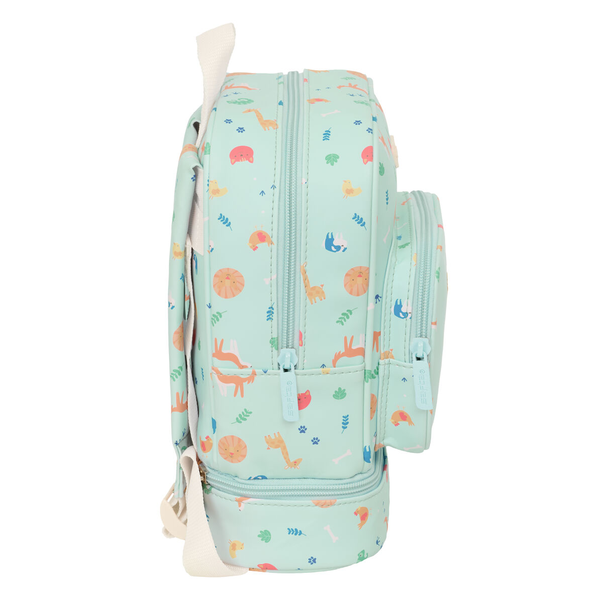 Ein hellblauer Rucksack mit einem Muster aus Cartoon-Tieren und Blättern.