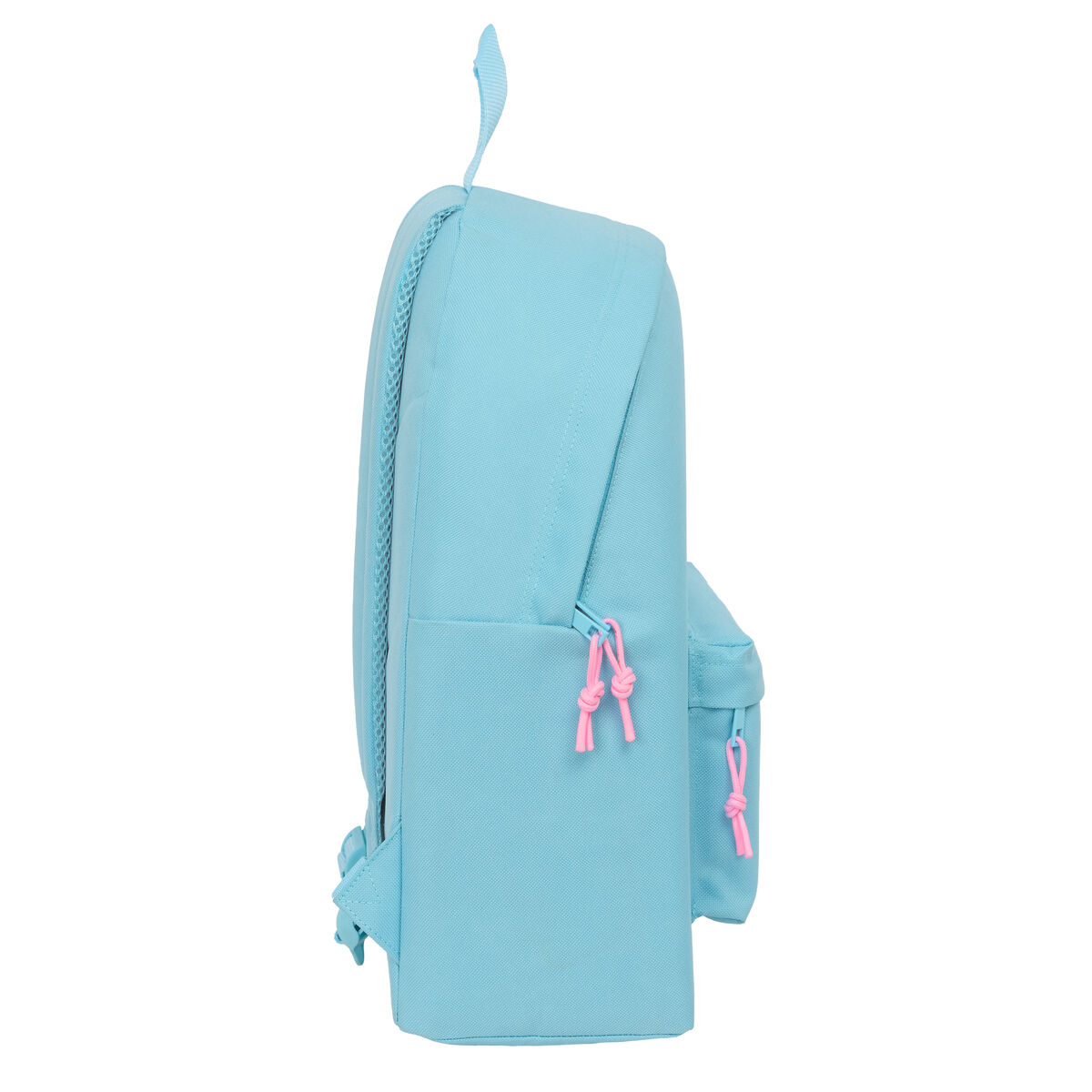 Ein hellblauer Rucksack mit rosa Reißverschlussanhängern im Seitenprofil.