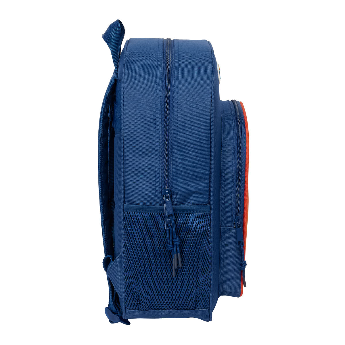 Uno zaino blu con accenti arancioni e tasche in rete.