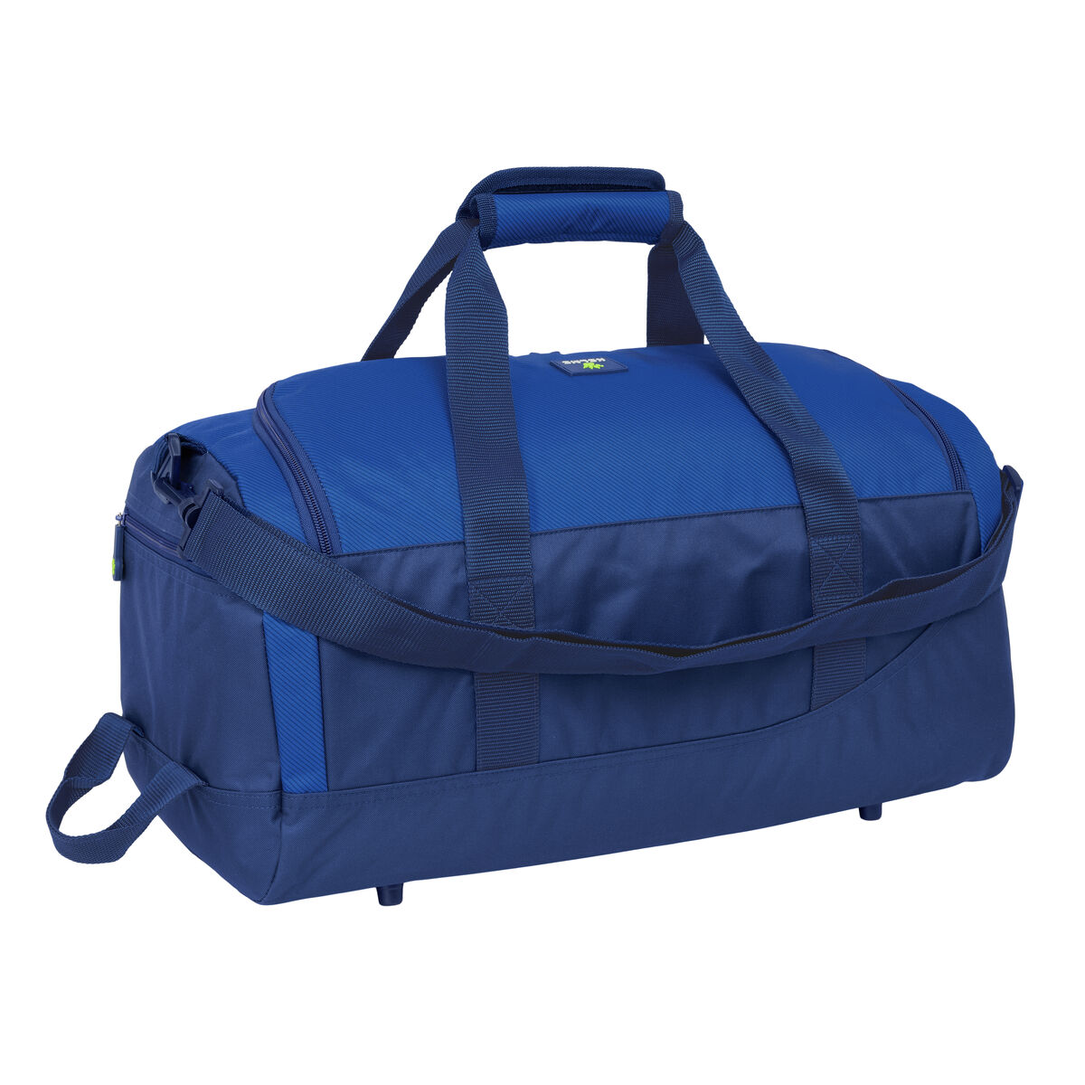 Eine blaue Reisetasche mit Henkeln und einem Schultergurt.