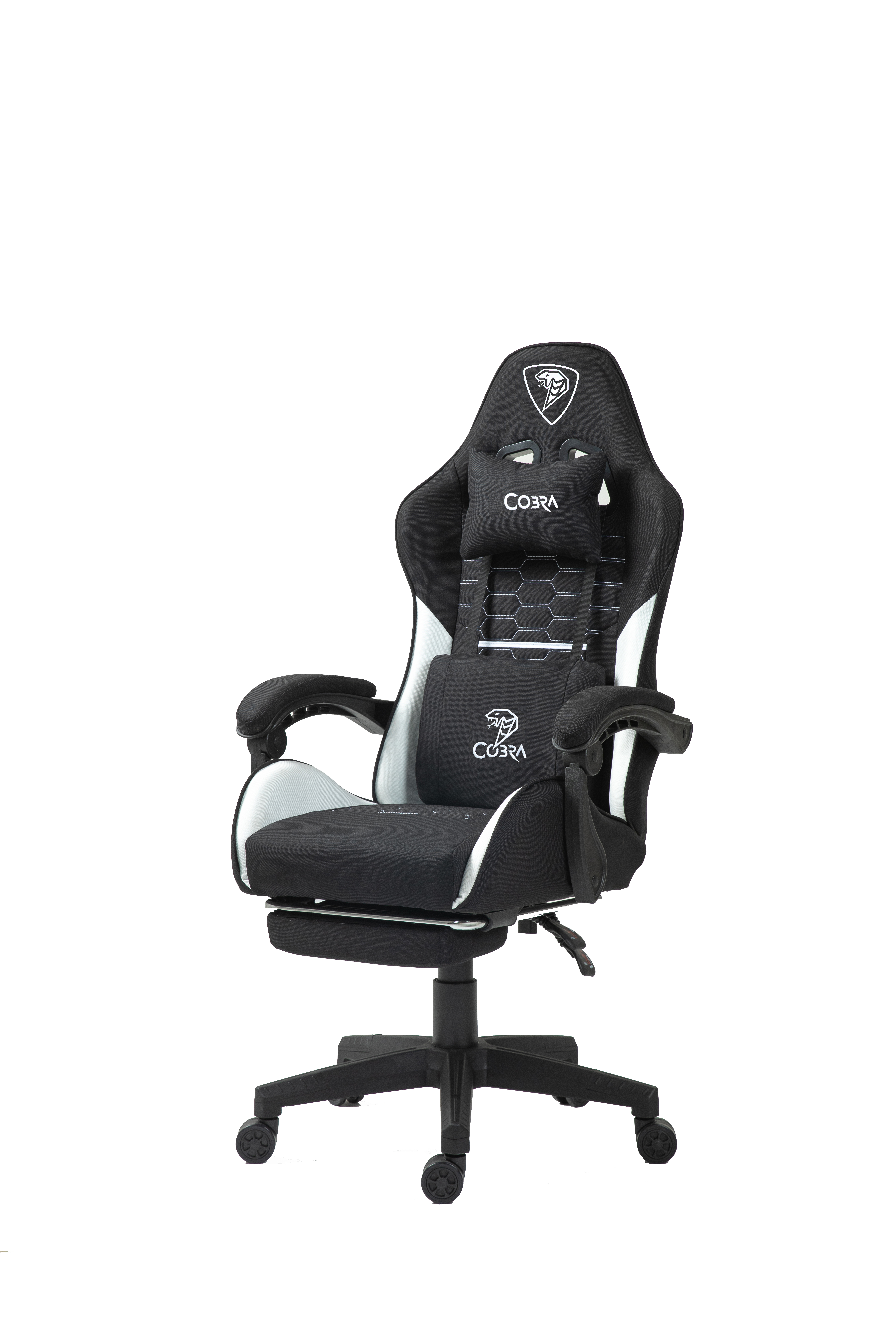 Czarny fotel gamingowy z białymi akcentami i logo Cobra.