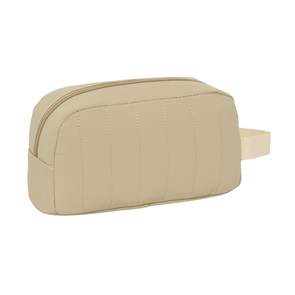 Eine gesteppte, beige Kosmetiktasche mit Reißverschluss und einer Schlaufe.