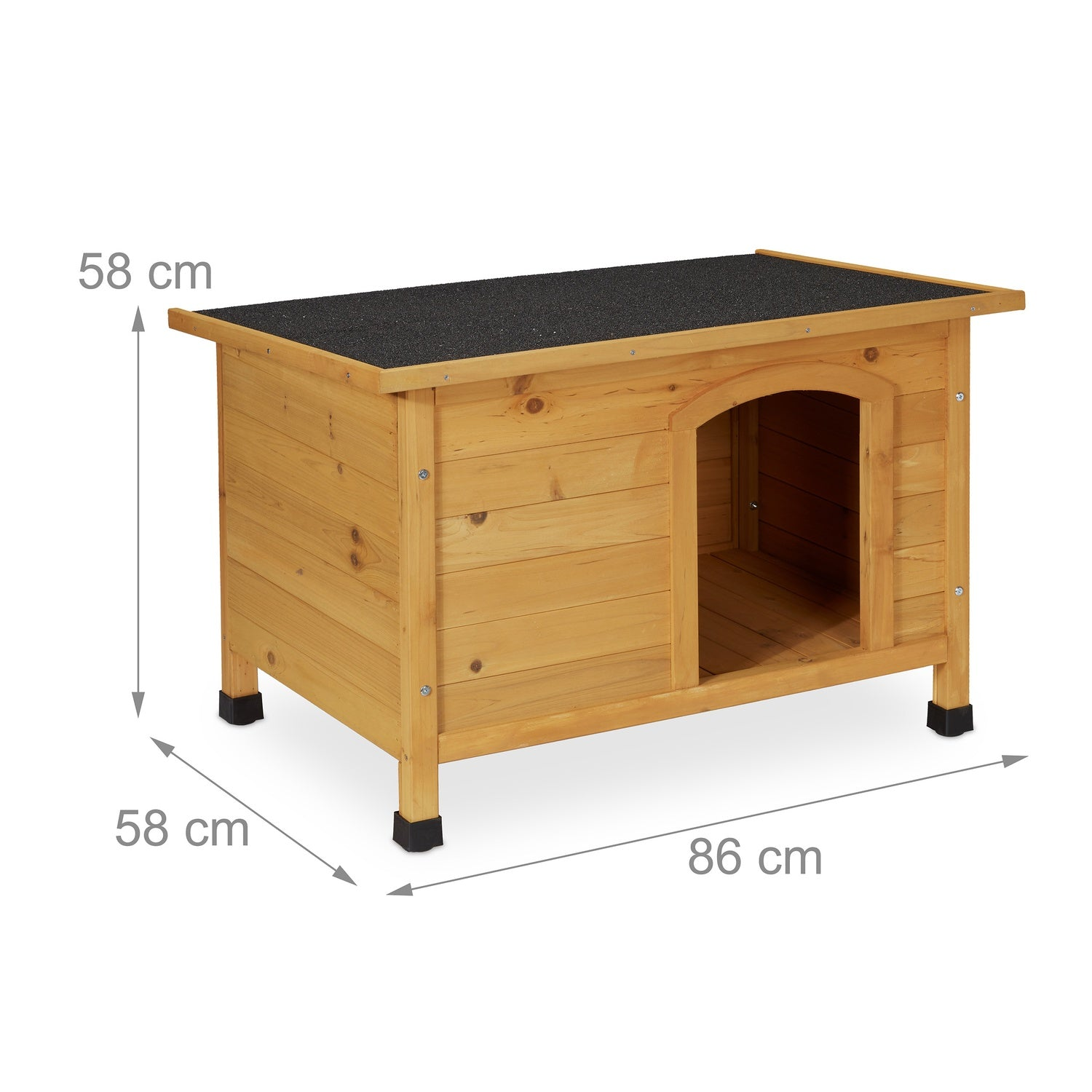 Una caseta de madera para perros con techo negro y entrada arqueada.