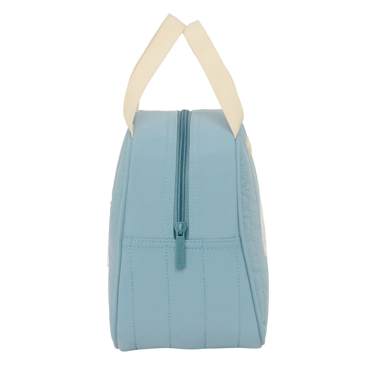 Eine hellblaue Tasche mit Reißverschluss und beige Henkeln, isoliert auf weißem Hintergrund.