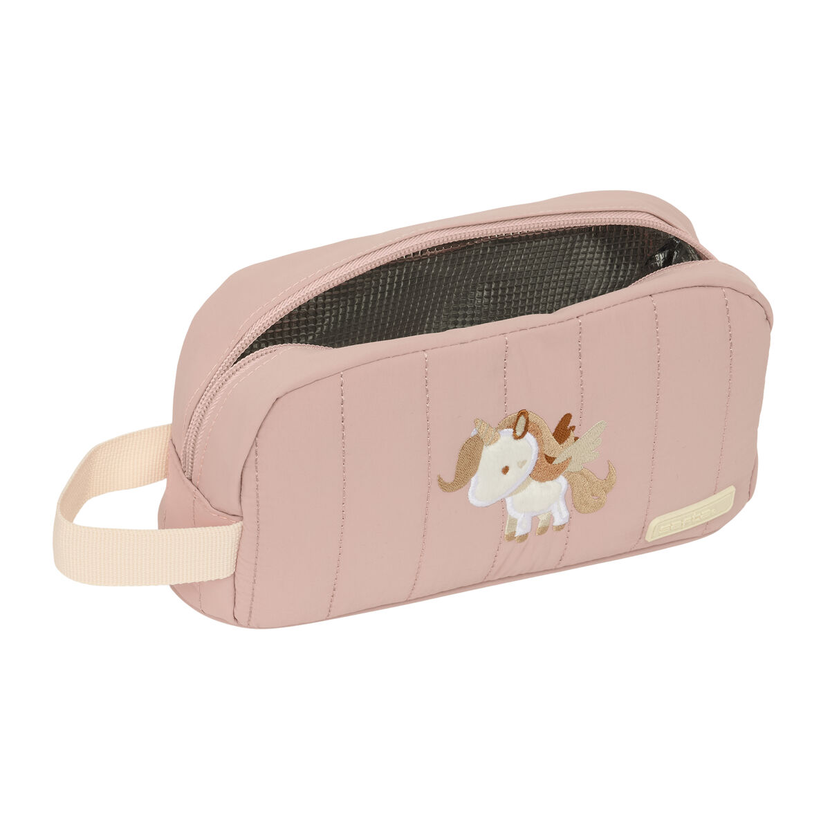 Eine rosa Kulturtasche mit einem geflügelten Pferd-Aufnäher.