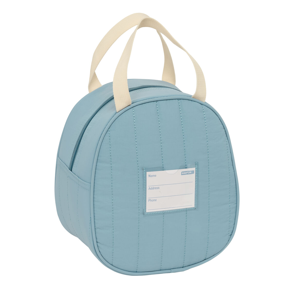Eine hellblaue, gesteppte Tasche mit zwei Tragegriffen und einem Namensschild.