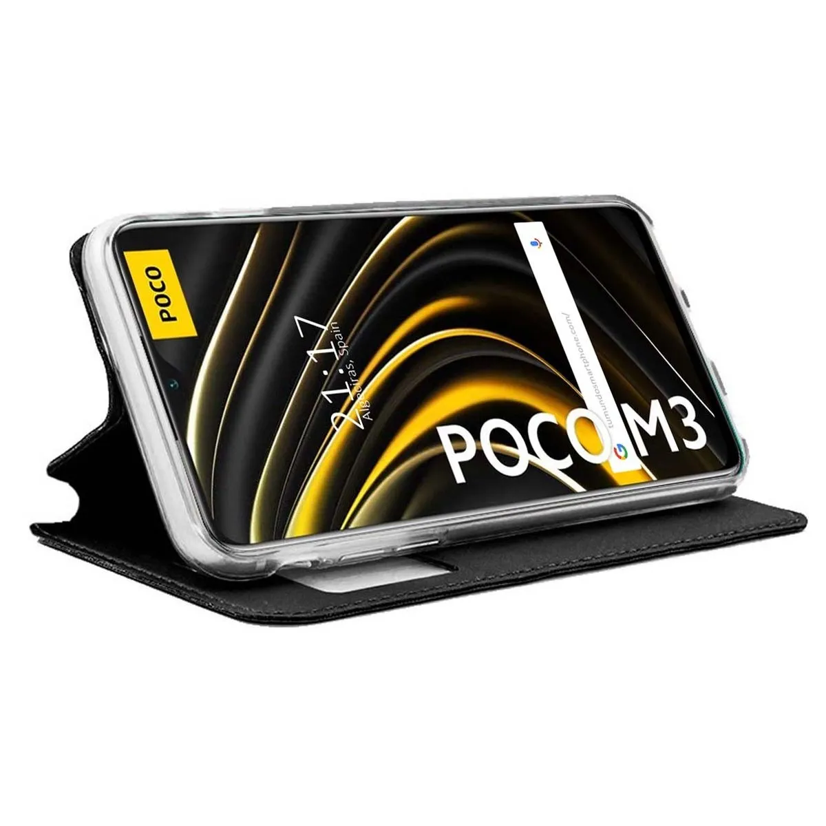 Una custodia a libro nera tiene uno smartphone con logo POCO M3 e sfondo giallo e nero.
