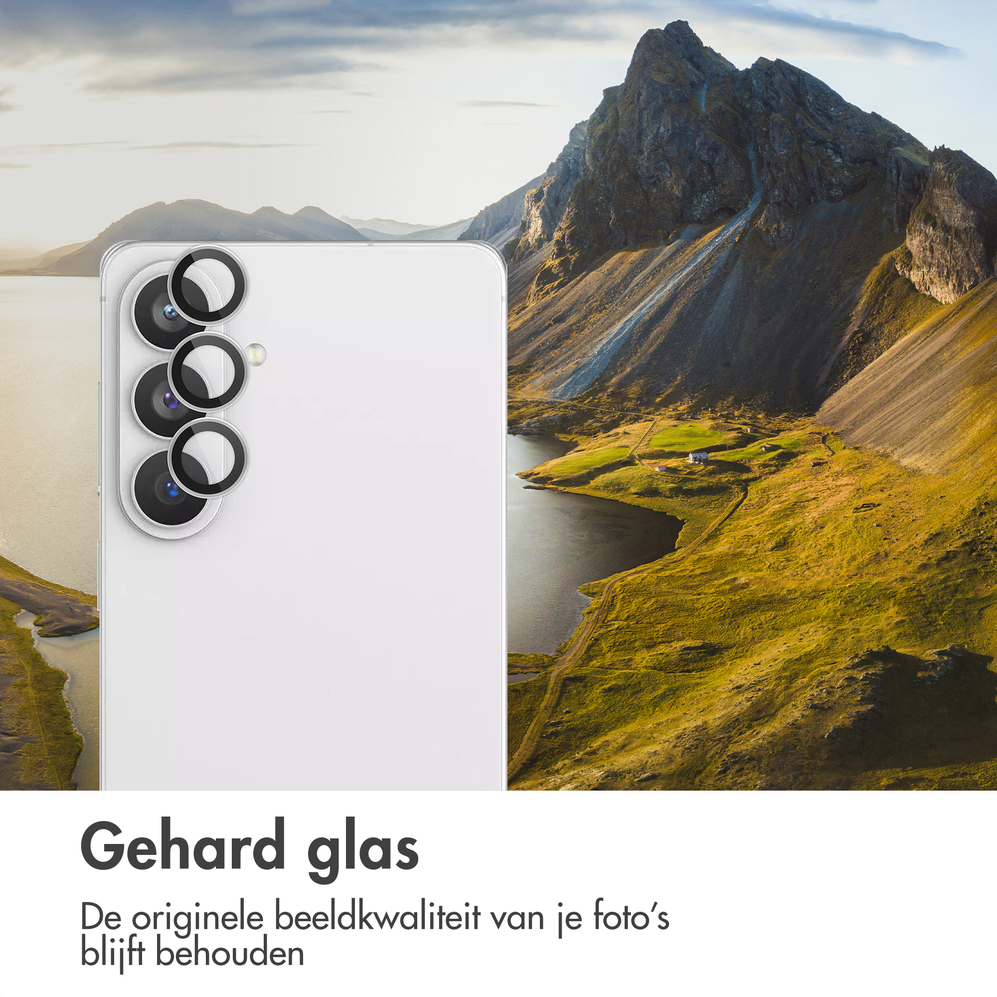 Witte smartphone met cameralenzen tegen berglandschap met meer.