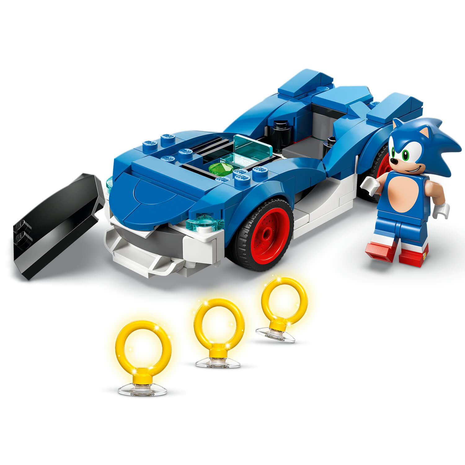 Sonic figürü ve üç altın yüzük ile mavi bir LEGO Sonic yarış arabası.