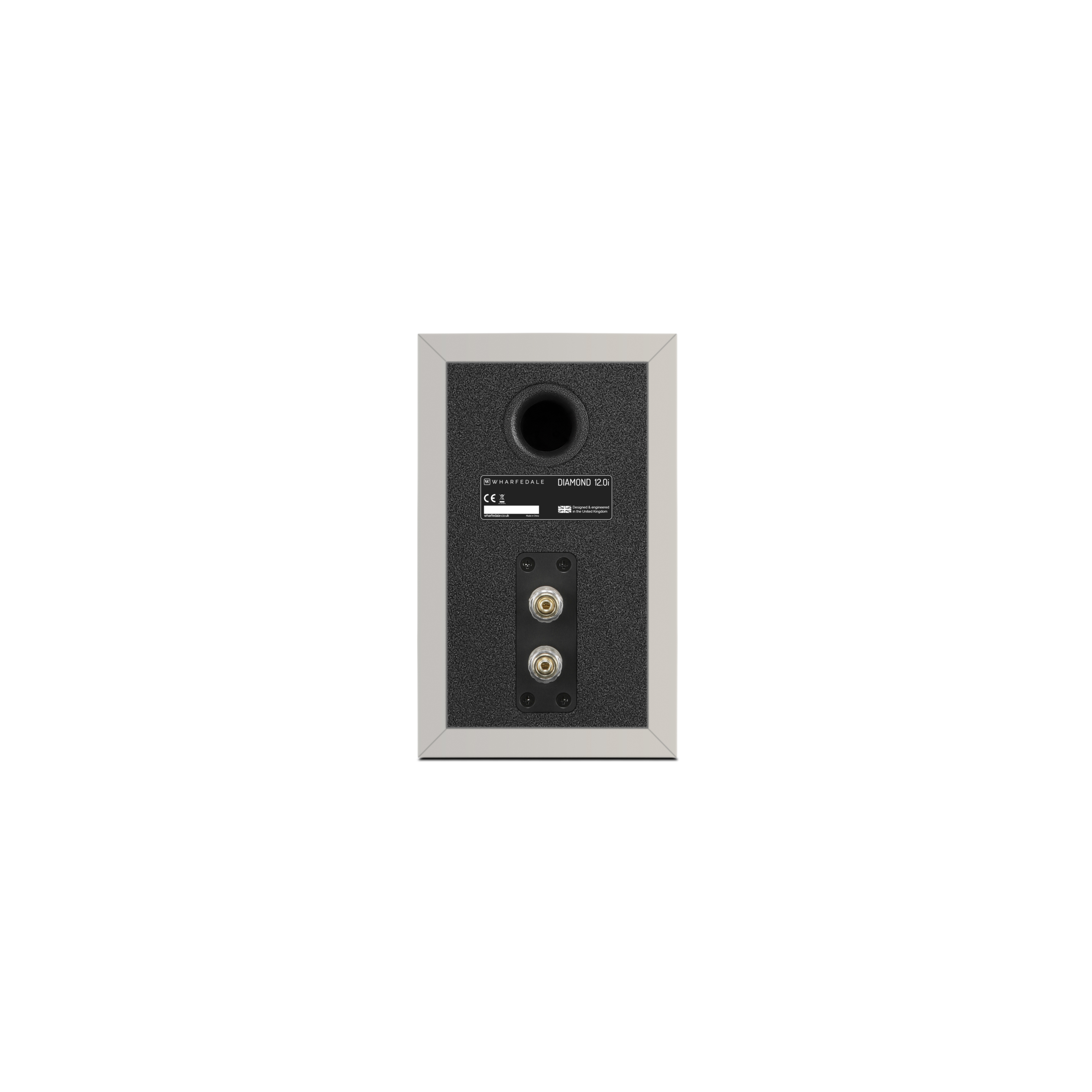 Achterkant van een luidspreker met aansluitklemmen en poort. Wharfedale 12.0i.
