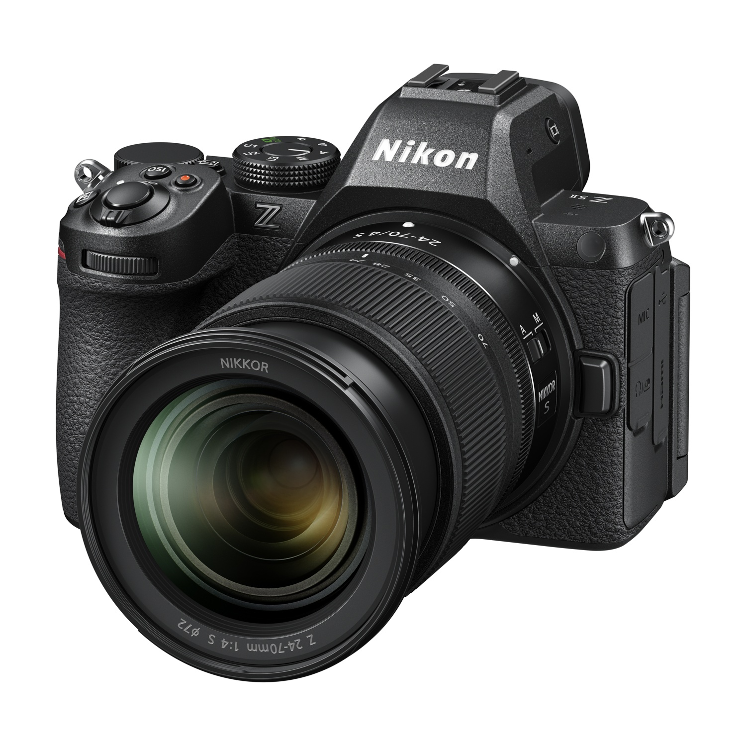 Una cámara Nikon Z negra con lente NIKKOR Z 24-70mm, fondo blanco.