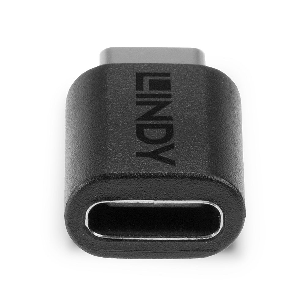 Un adattatore USB-C Lindy nero con porta aperta.