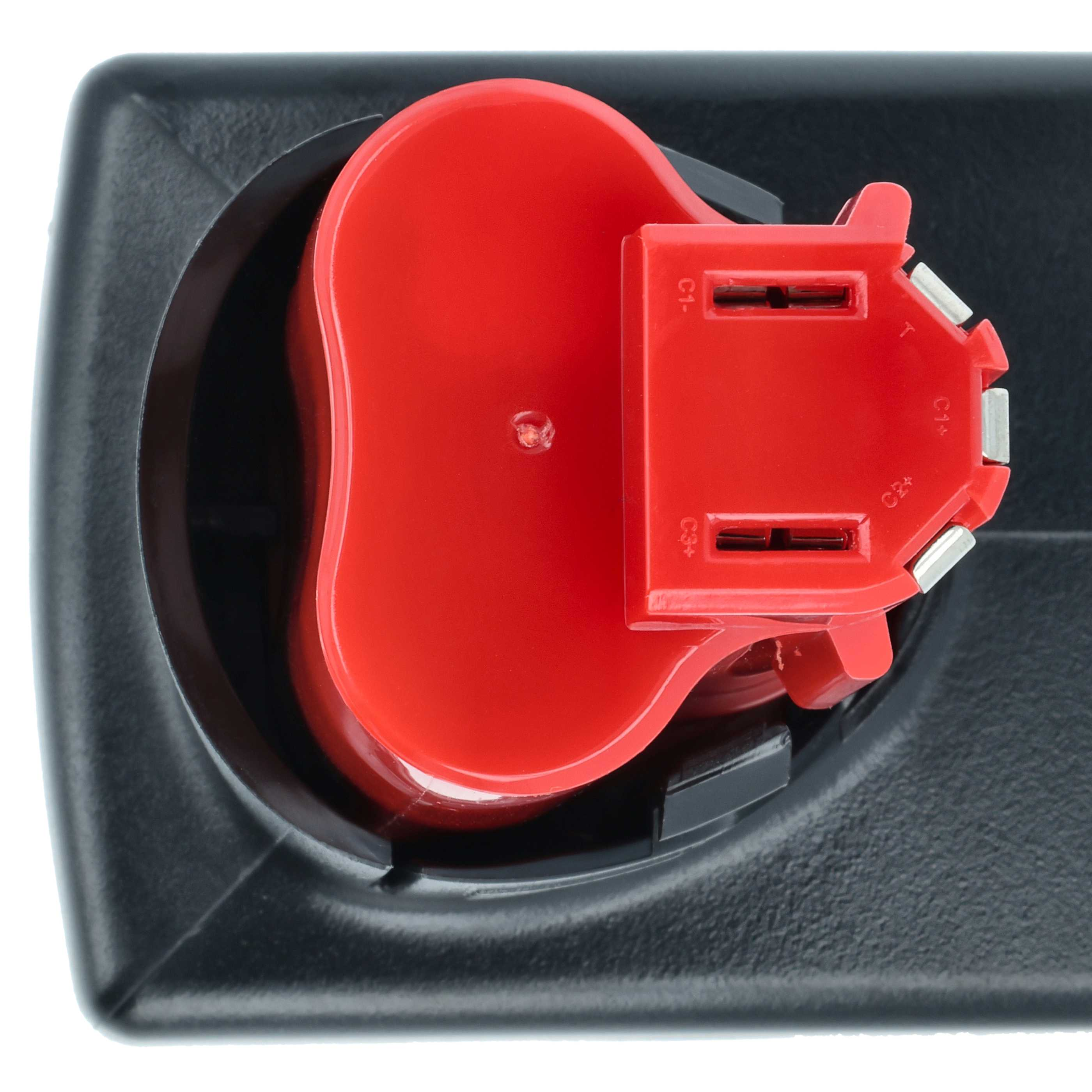 Nahaufnahme eines schwarzen Gehäuses mit einem roten Stecker darin.