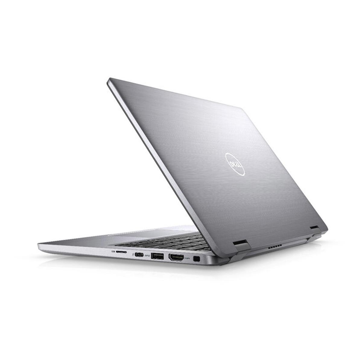 Srebrny laptop Dell jest otwarty, widok pod kątem pokazujący porty z boku.