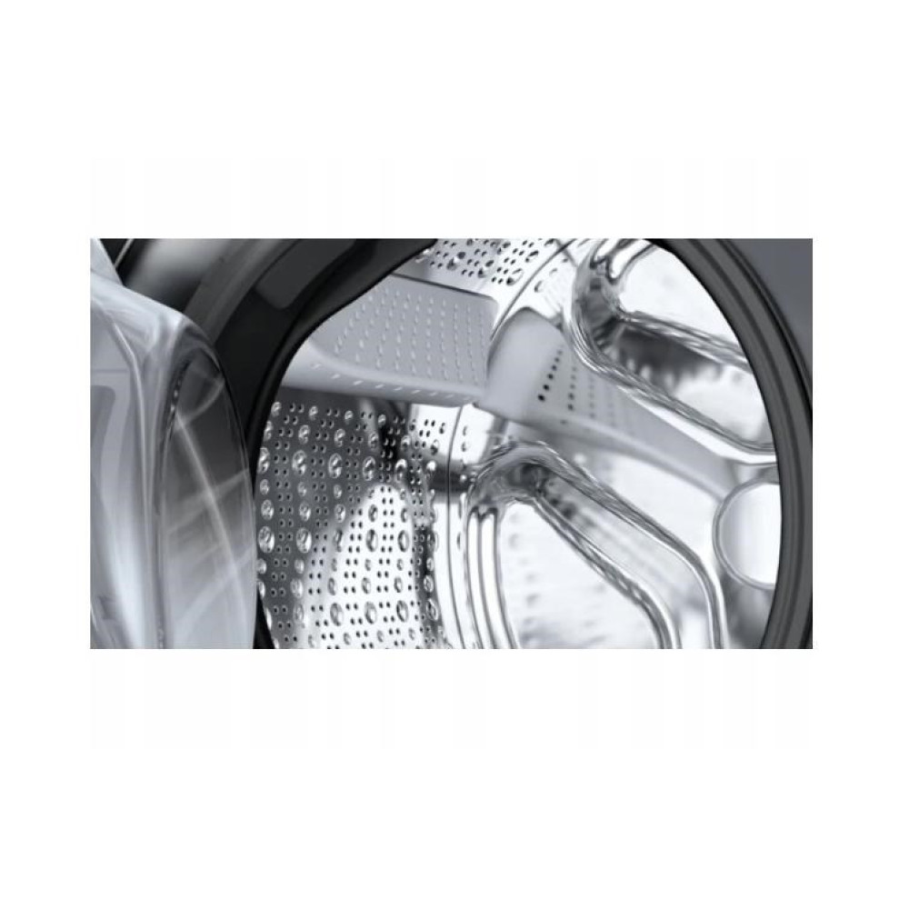 Zbliżenie bębna pralki z kroplami wody na perforowanej metalowej powierzchni.