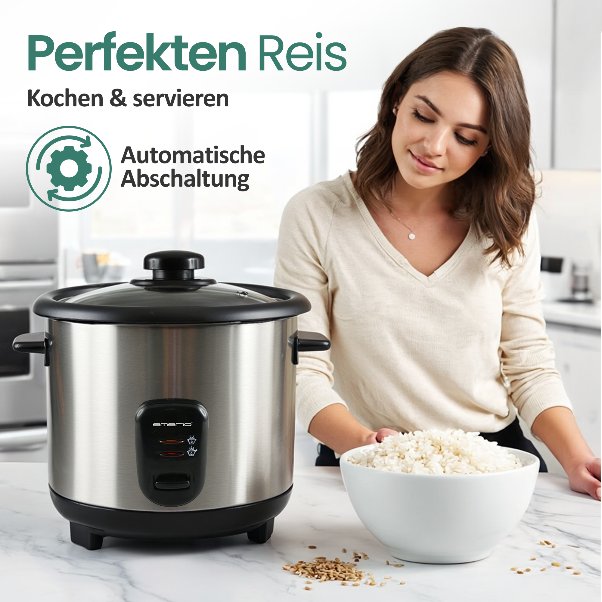 Eine Frau schaut auf eine Reiskocher-Schüssel und daneben. Perfekten Reis kochen & servieren.