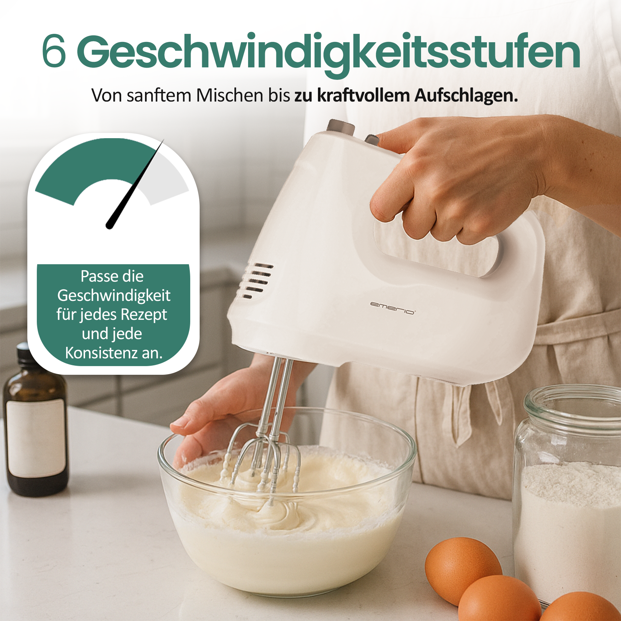 Ein weißer Handmixer mixt Teig in einer Schüssel. 6 Geschwindigkeitsstufen.