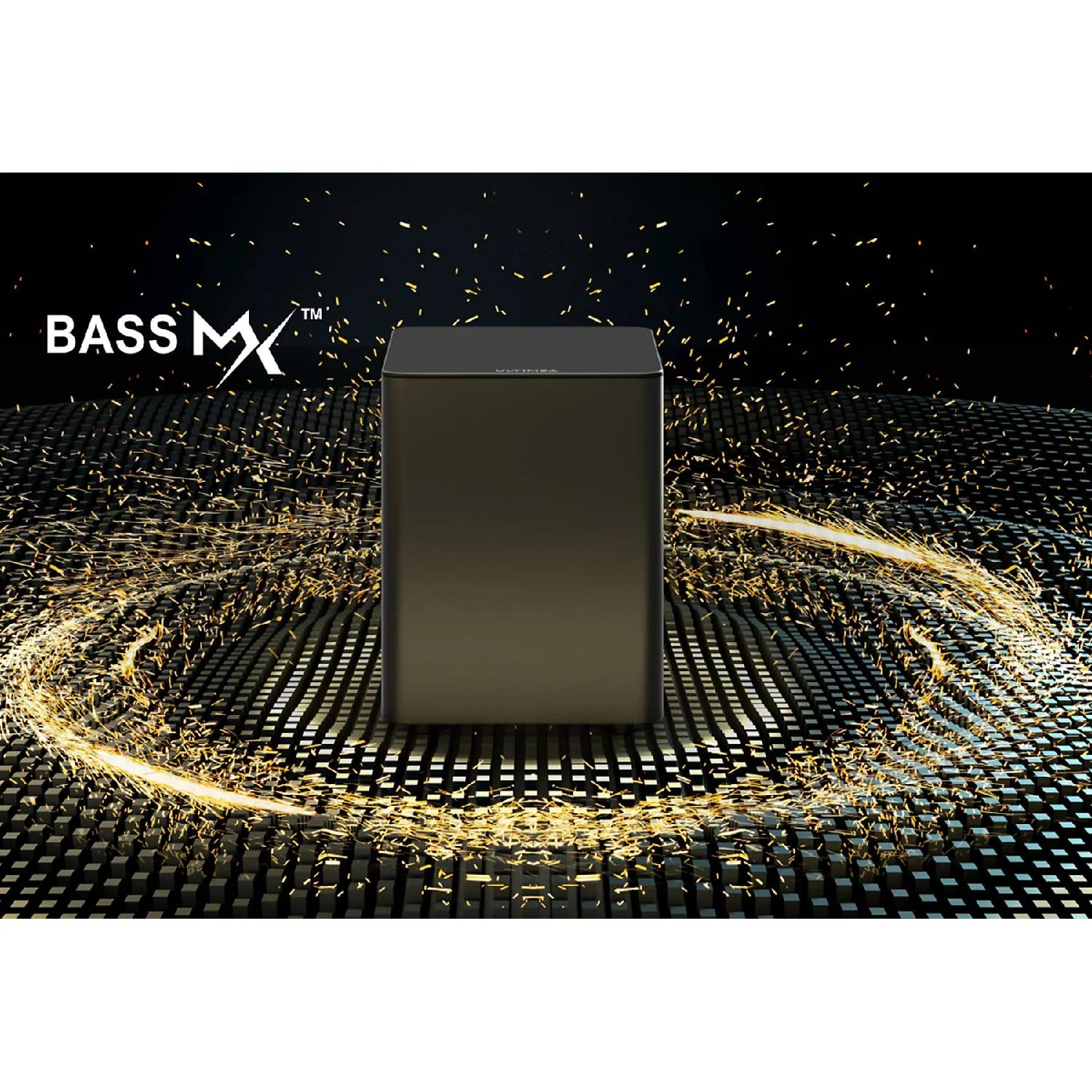 Un subwoofer noir sur une surface texturée avec des étincelles dorées tourbillonnant autour.