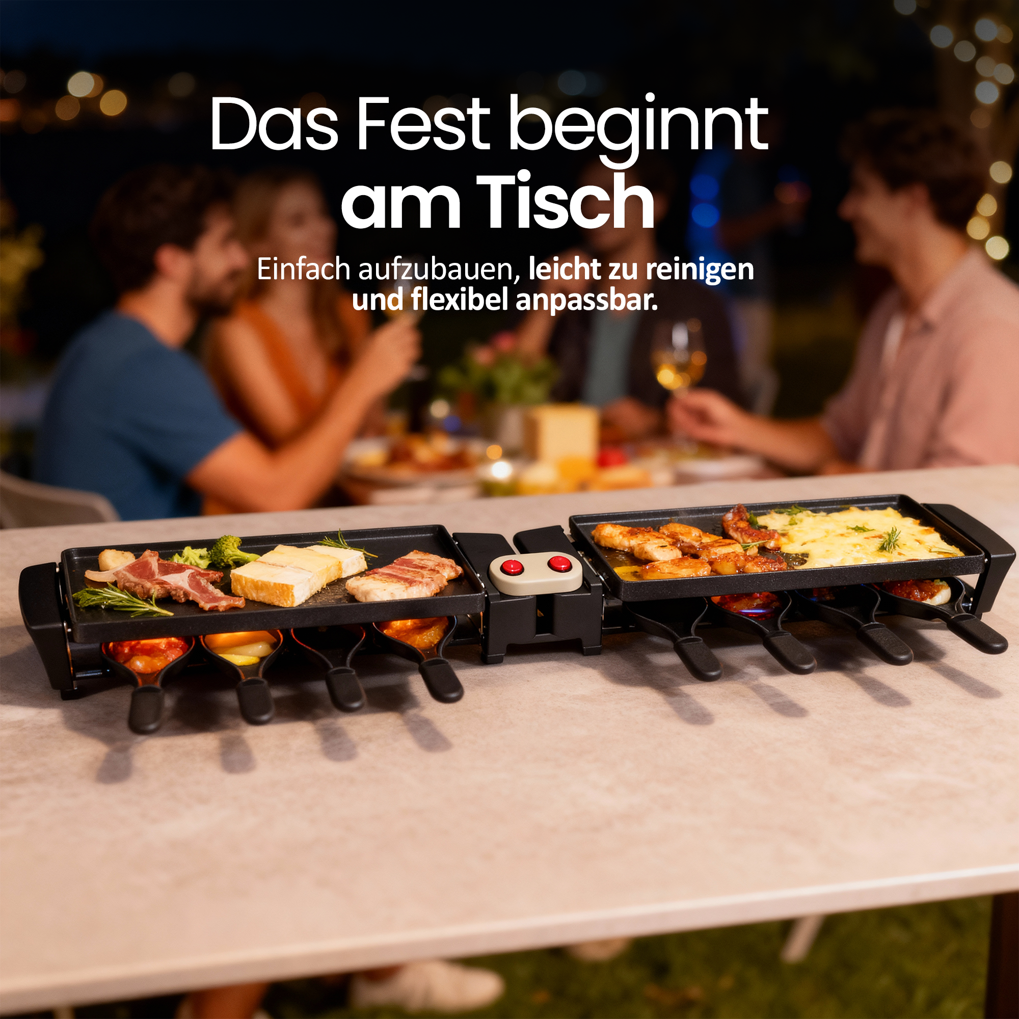 Ein Raclette-Grill mit Fleisch, Käse und Gemüse auf einem Tisch. Leute sitzen im Hintergrund.