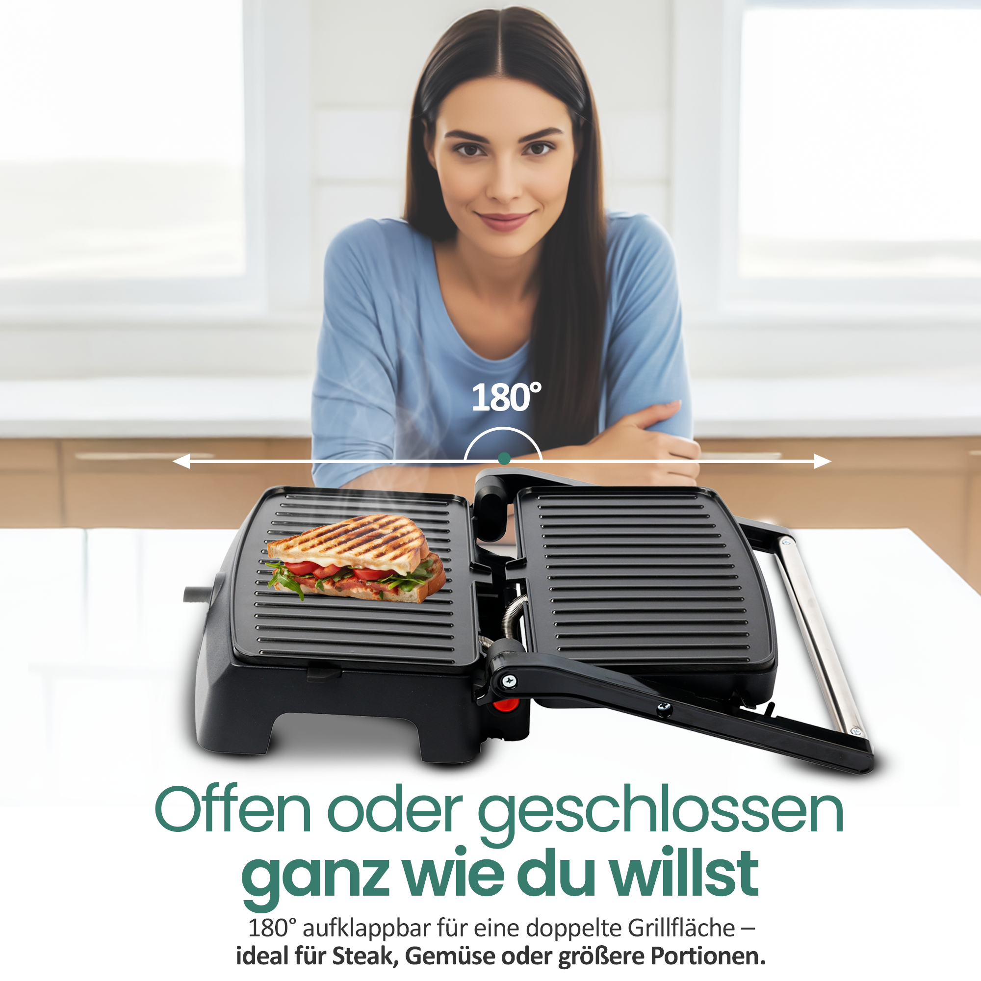 Eine Frau sitzt hinter einem geöffneten Kontaktgrill mit einem Sandwich.