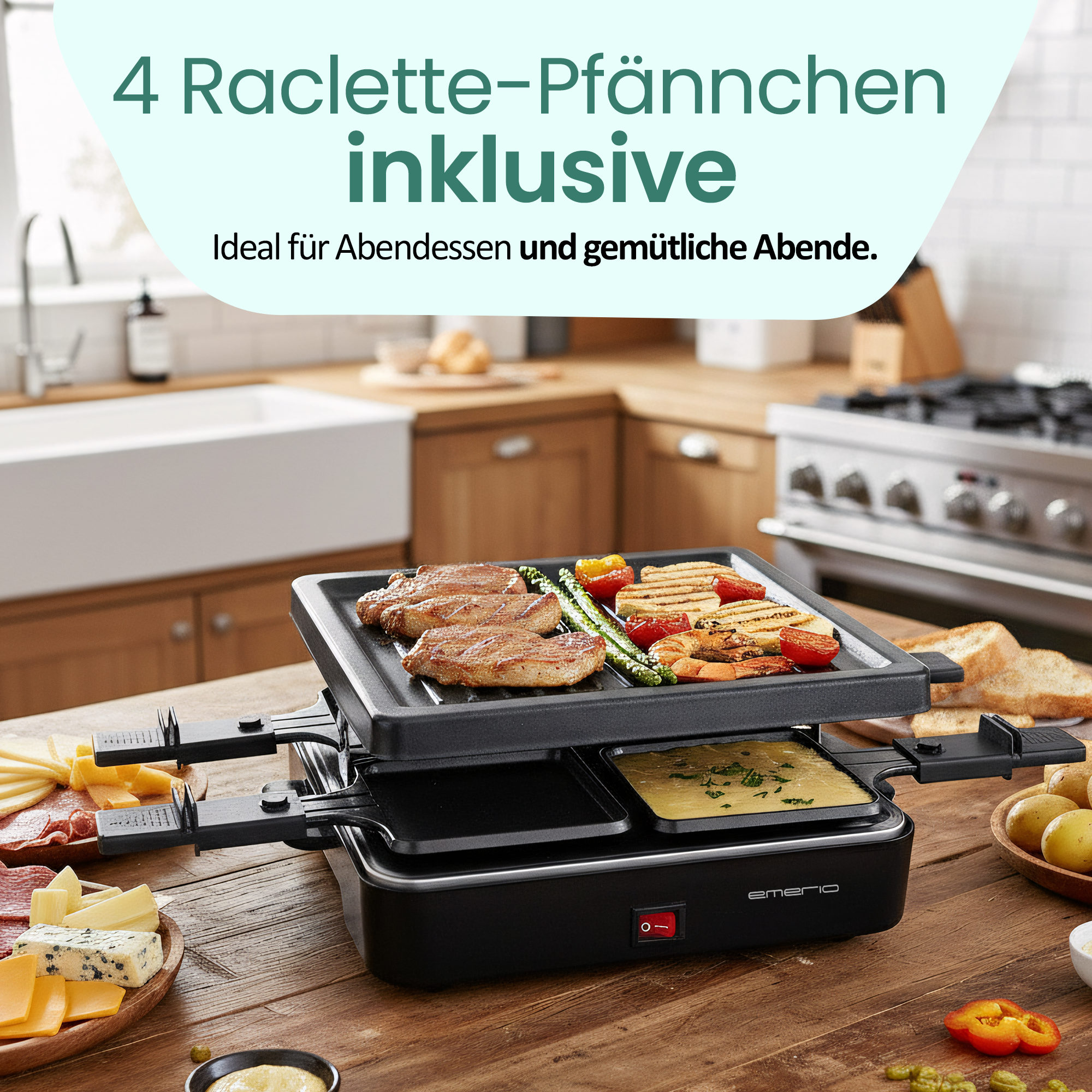 Ein Raclette-Grill mit Fleisch, Garnelen, Gemüse und Käse auf einem Holztisch.