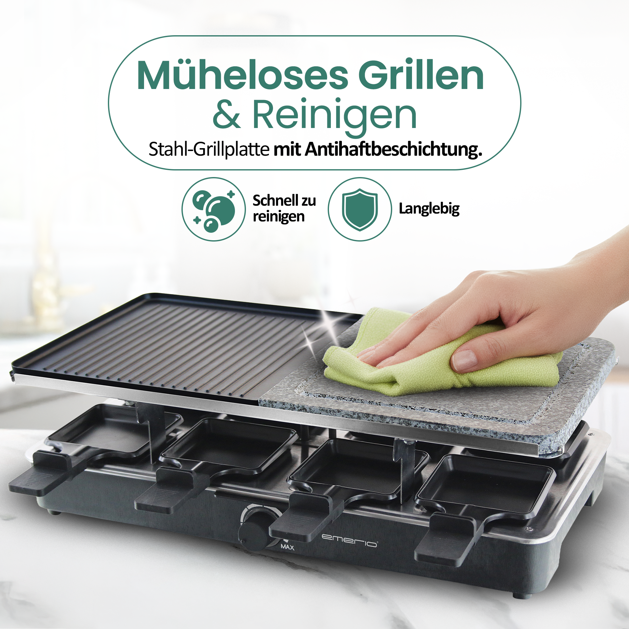 Eine Hand reinigt mit einem grünen Tuch die Grillplatte eines Raclettegeräts.