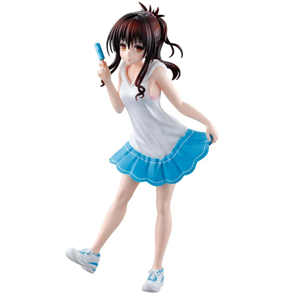 Anime-Figur mit Eis am Stiel, weißes Oberteil, blauer Rock, weiße Turnschuhe.