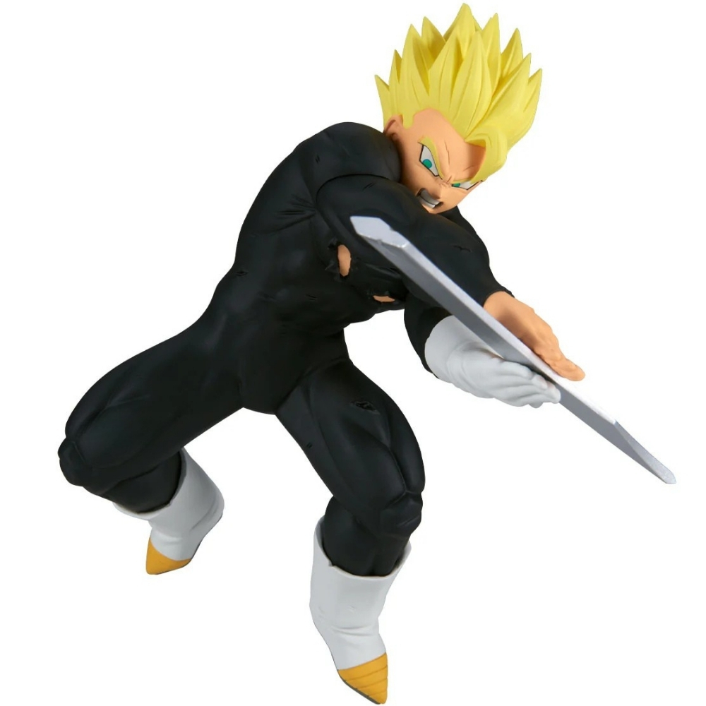 Ein Actionfigur von Vegeta in schwarzem Anzug mit gelben Akzenten, hält ein silbernes Schwert.