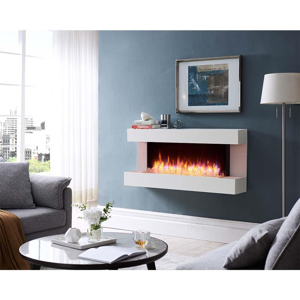 Ein modernes Wohnzimmer mit einem weißen Elektrokamin mit bunten Flammen.
