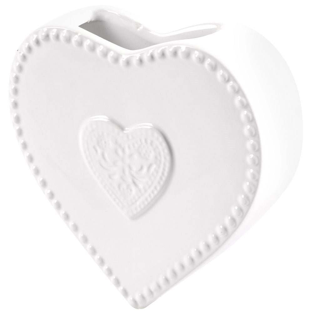 Jarrón blanco en forma de corazón con borde de perlas.