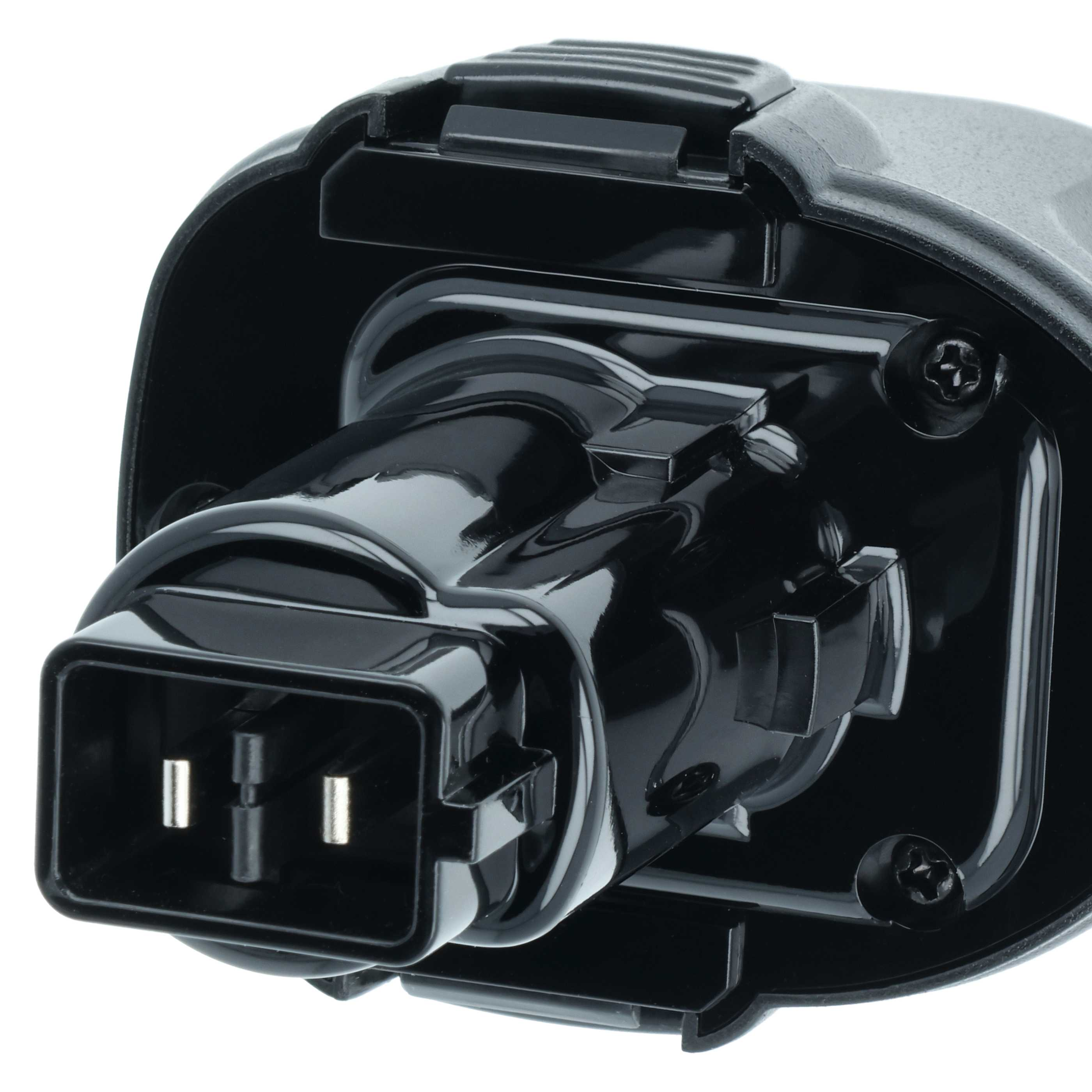 Schwarzer Stecker mit zwei Metallstiften und einem Gehäuse.