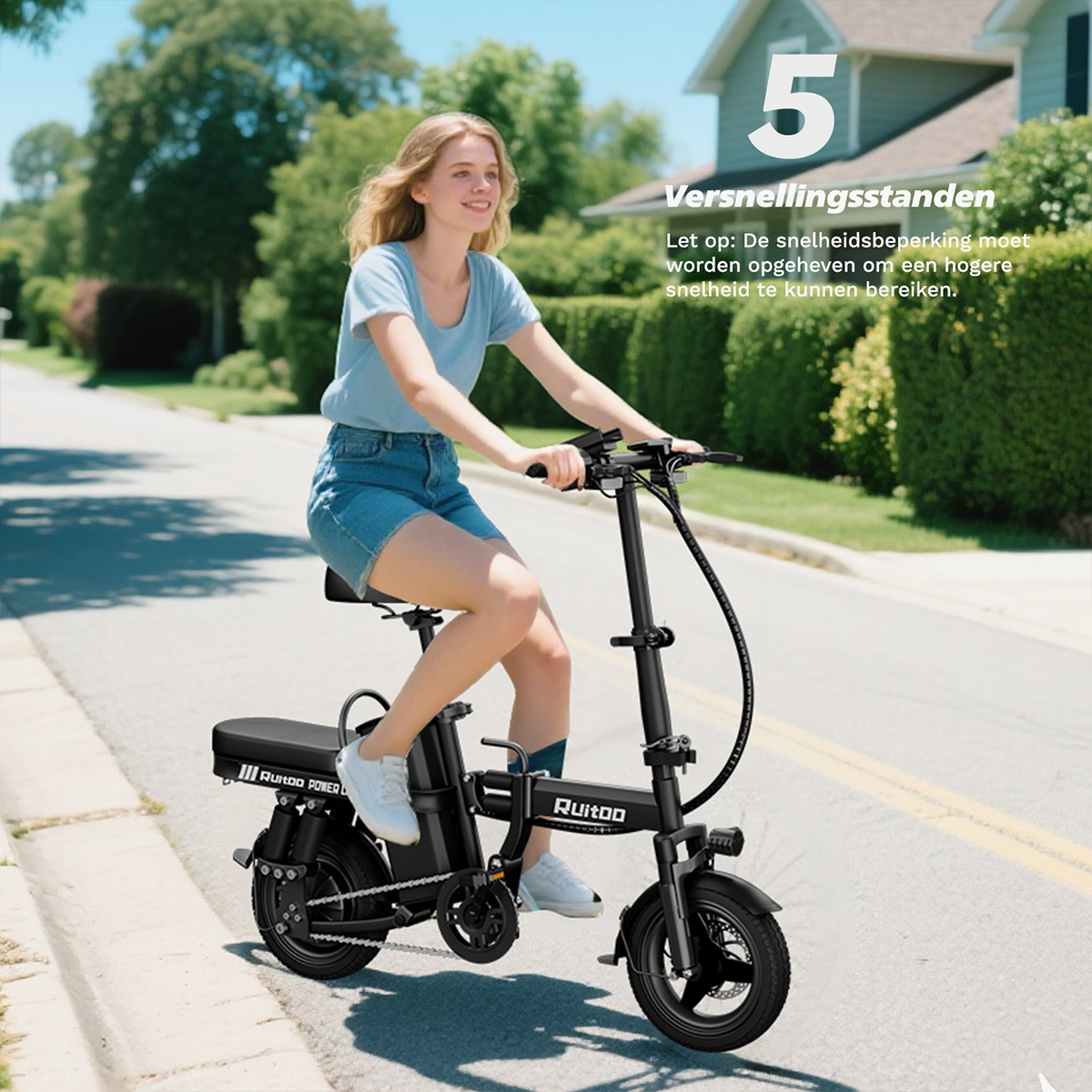 Młoda kobieta jedzie czarnym rowerem składanym po zadrzewionej ulicy.