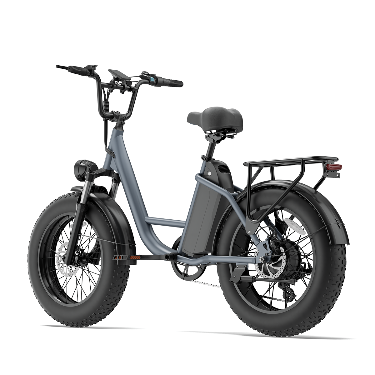 Szary rower elektryczny fat bike z czarnym siodłem, bagażnikiem i błotnikami. Białe tło.