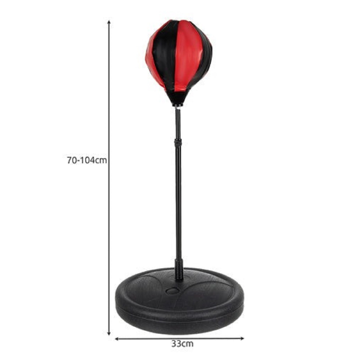 Un saco de boxeo rojo y negro en un soporte ajustable con base redonda.