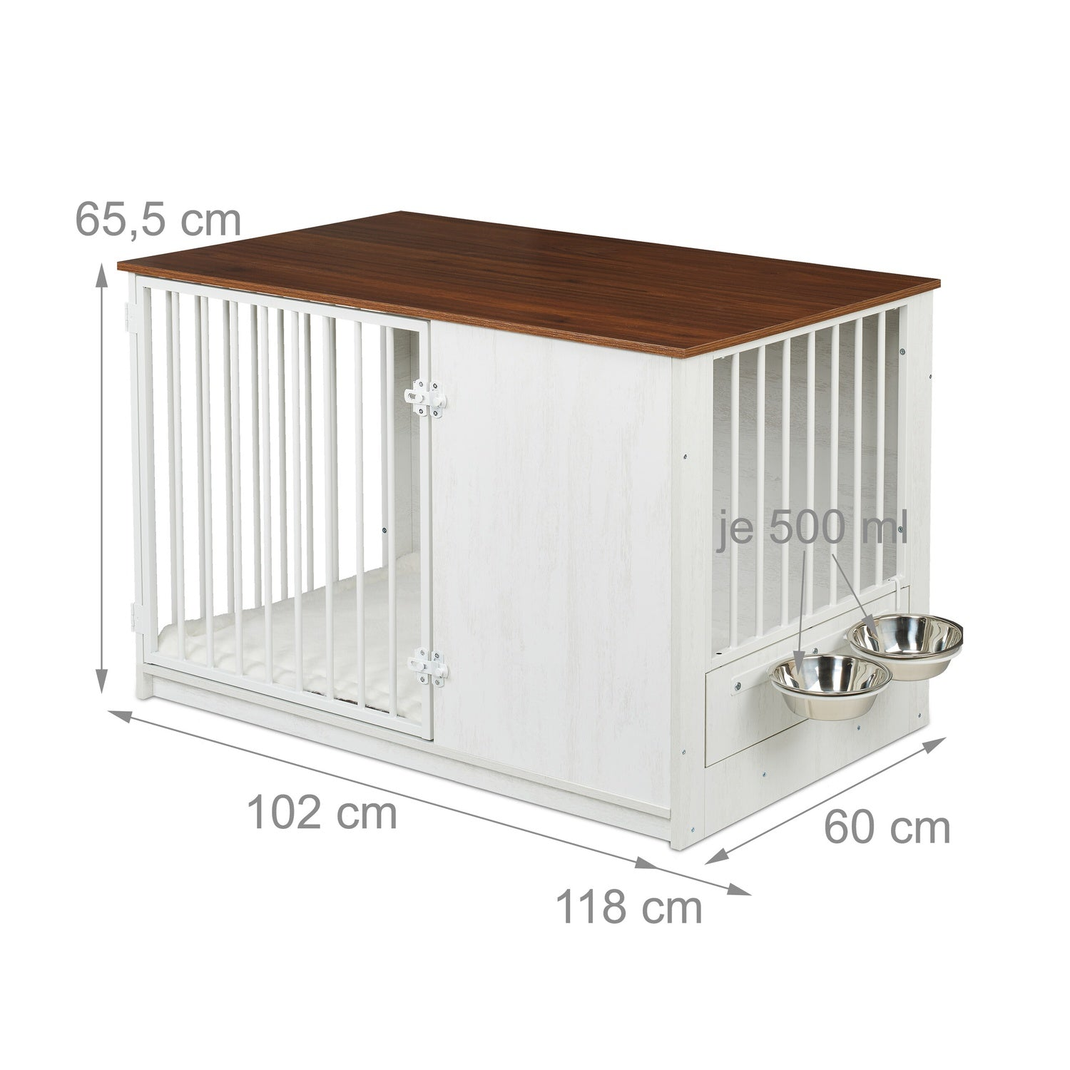 Una jaula blanca para perros con techo de madera y comederos.