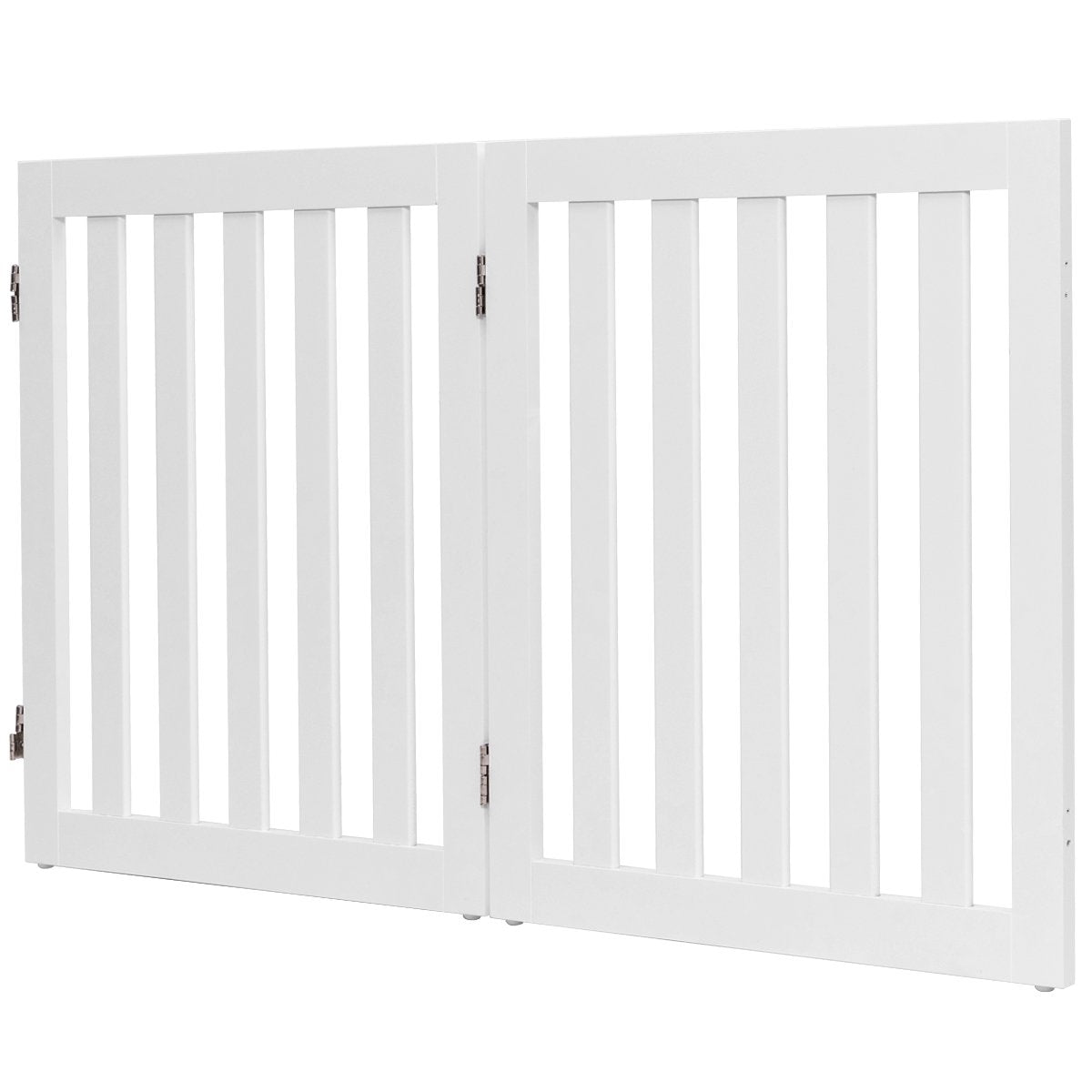 Una puerta de madera blanca de dos paneles con listones verticales y bisagras plateadas.