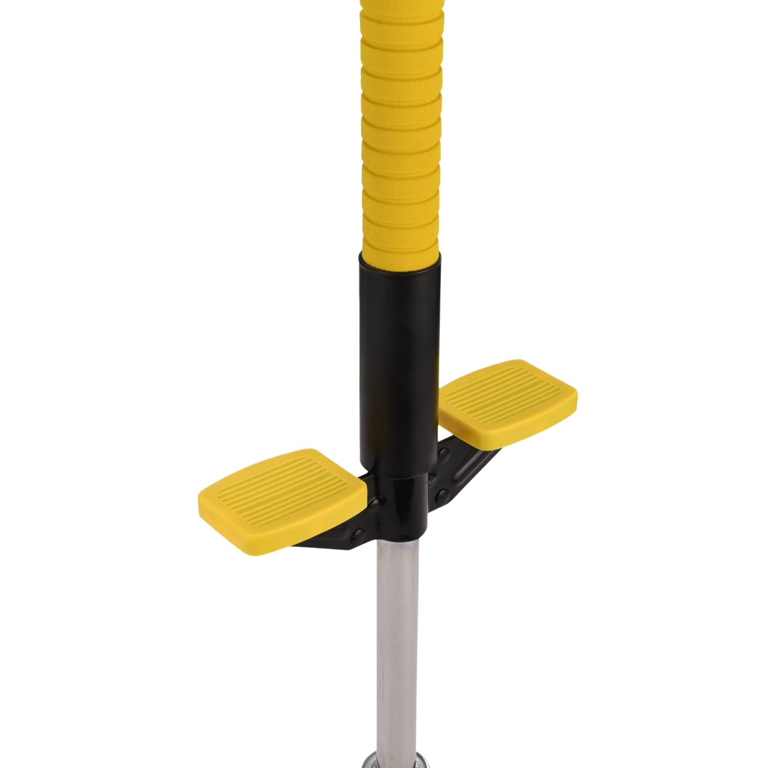 Empuñadura y reposapiés amarillos en un palo de pogo plateado.