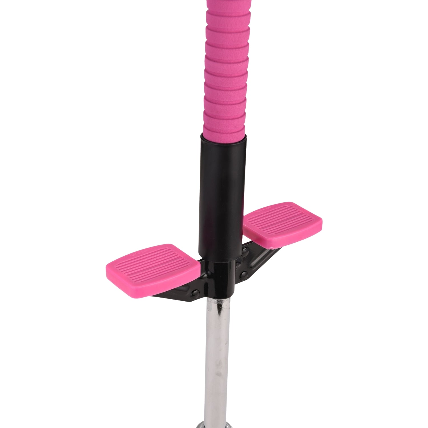 Primer plano de un agarre rosa y reposapiés de un pogo stick sobre fondo blanco.
