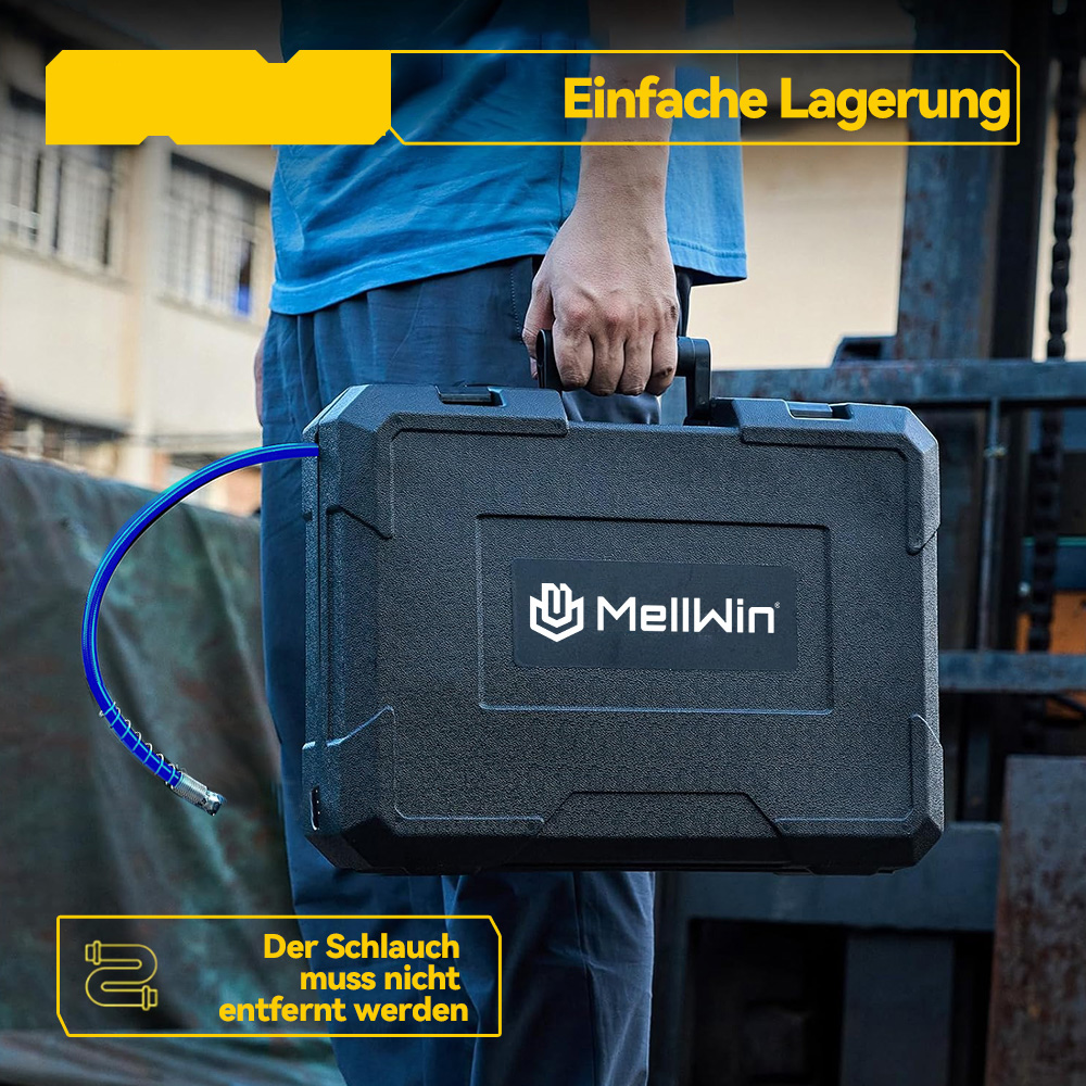 Person trägt schwarze Kiste mit blauem Schlauch. Einfache Lagerung.