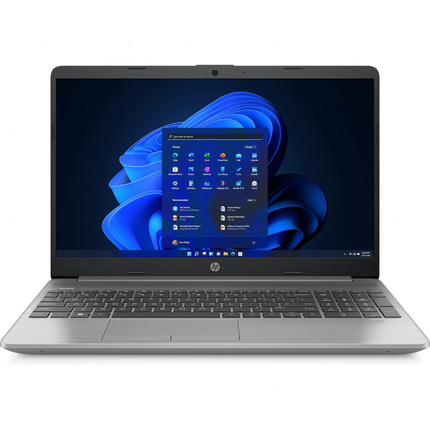 Portátil HP plateado con menú de inicio de Windows 11 abierto en pantalla.