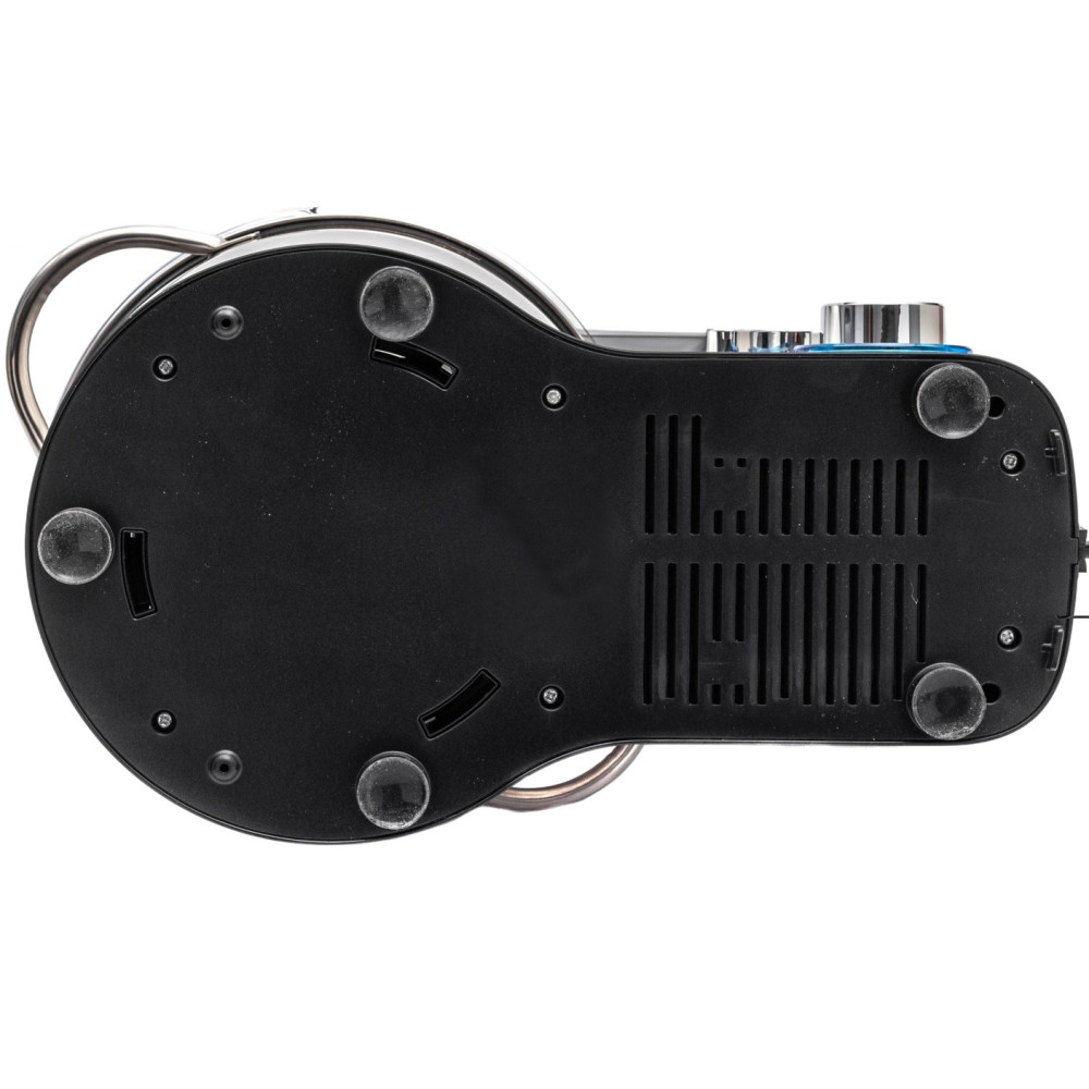 Spód ekspresu do kawy z gumowymi nóżkami i otworami wentylacyjnymi.