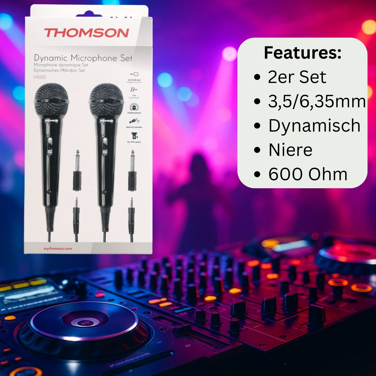Due microfoni dinamici Thomson in un set con cavi e adattatori su un mixer DJ.
