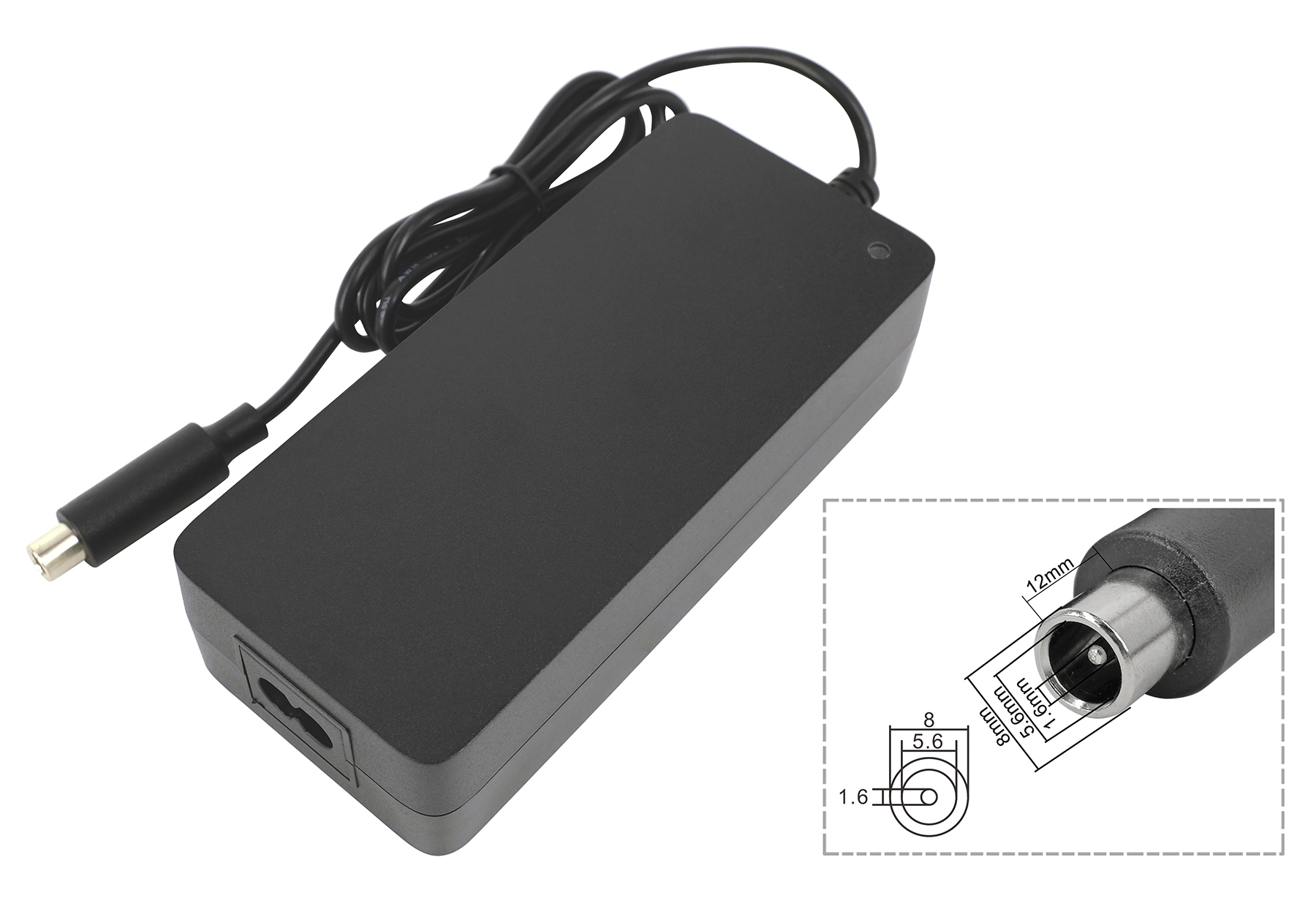 Schwarzes Netzteil mit Kabel und detaillierter Steckeransicht mit Maßen.