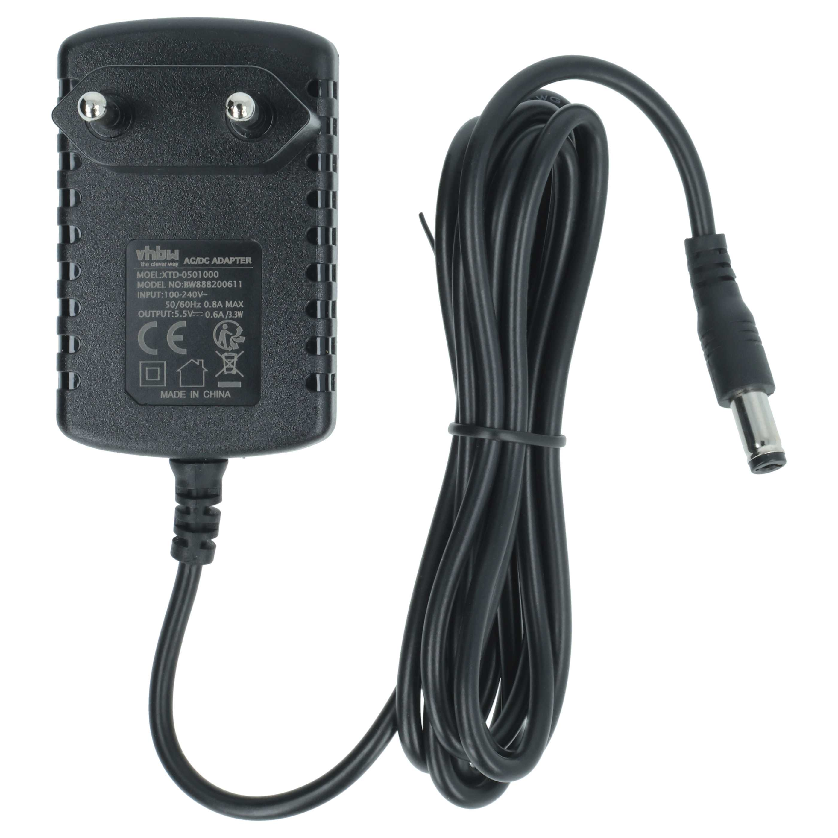 Schwarzes Netzteil mit Kabel und Stecker, Modell XTD-0501000.