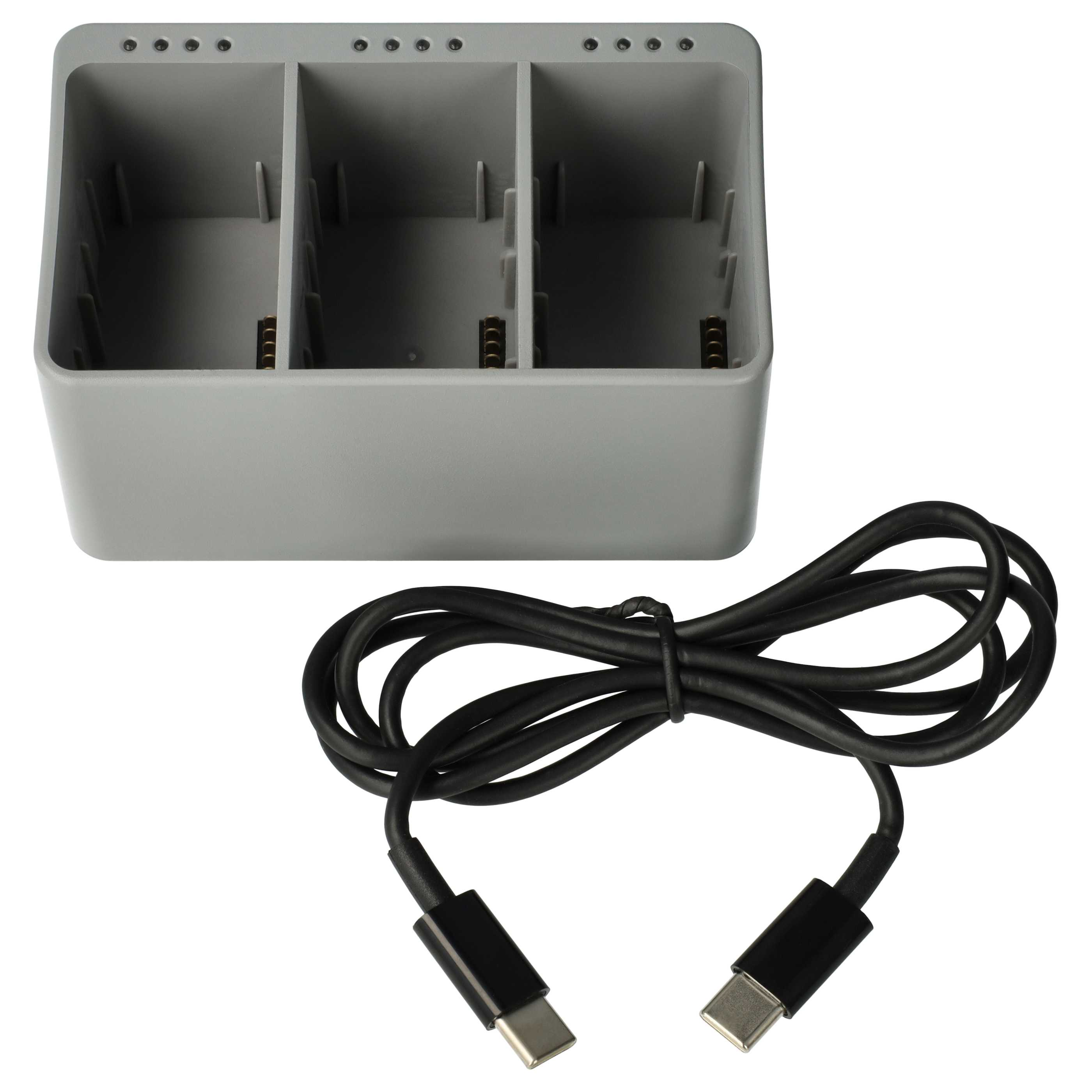 Ein grauer Ladegerät für drei Akkus mit schwarzem USB-C-Kabel.